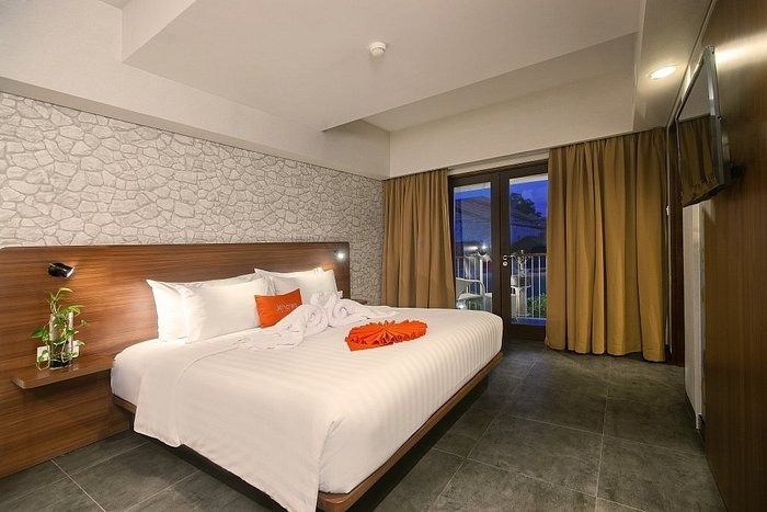 J4 premier-deluxe-room